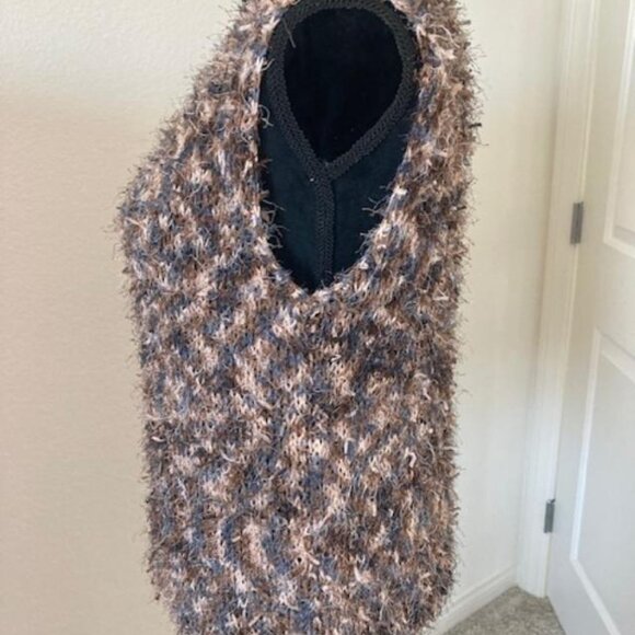 Hand Knitted Top - Picture 3 of 5